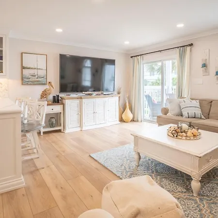 Happy-As-A-Clam Villa